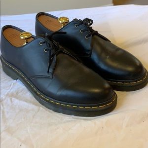 Dr. Martens Lows